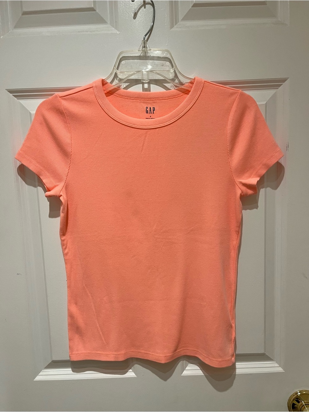 NWT GAP Essential Ribbed Crewneck T-Shirt in a Bright Peach Size Small